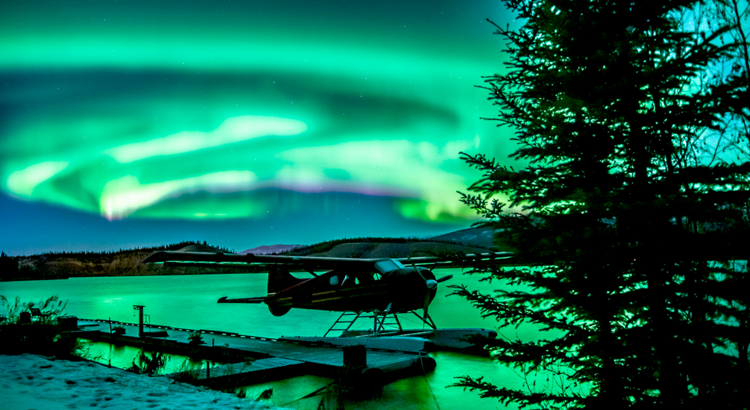 Kanada Yukon Nordlichter über See Foto iStock yannick klein